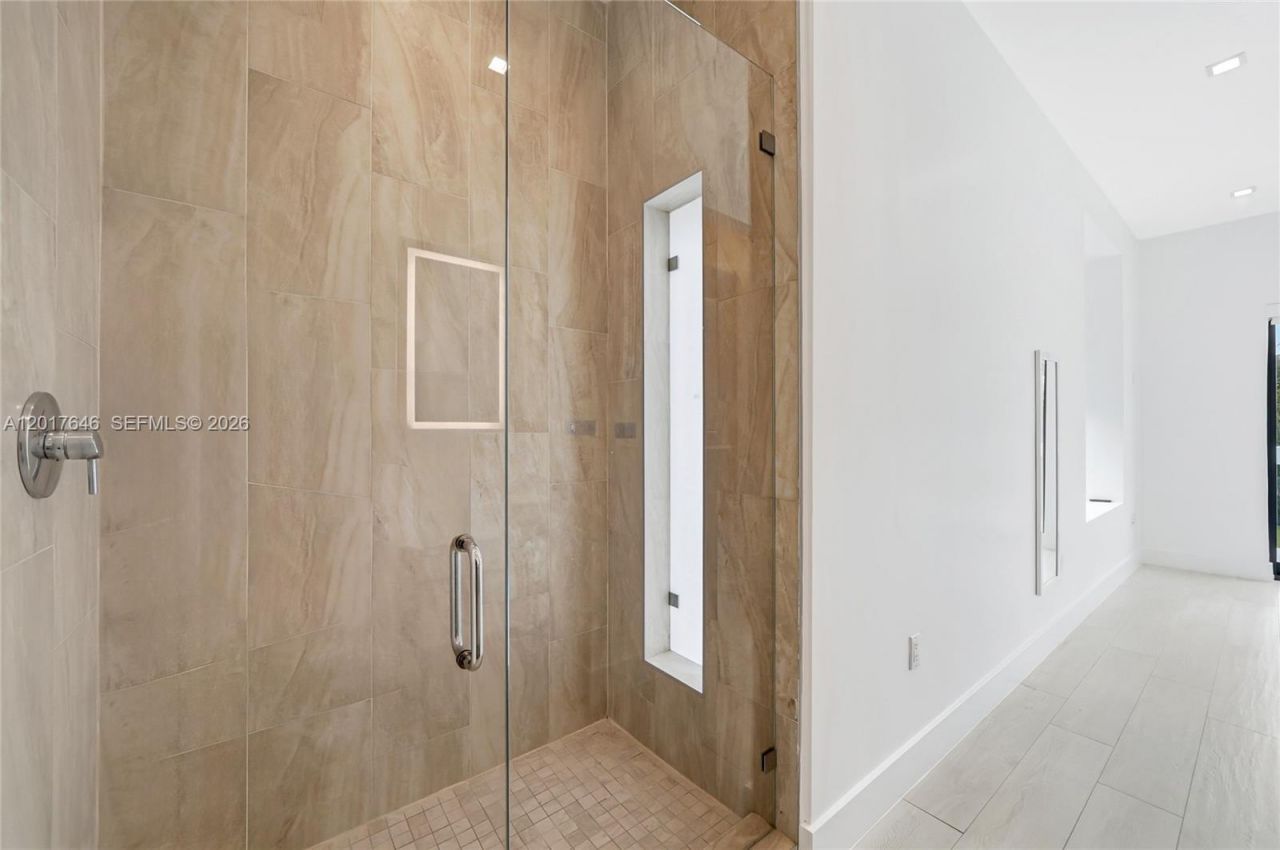1311 Bay Dr , Miami Beach, FL 33141 Photo
