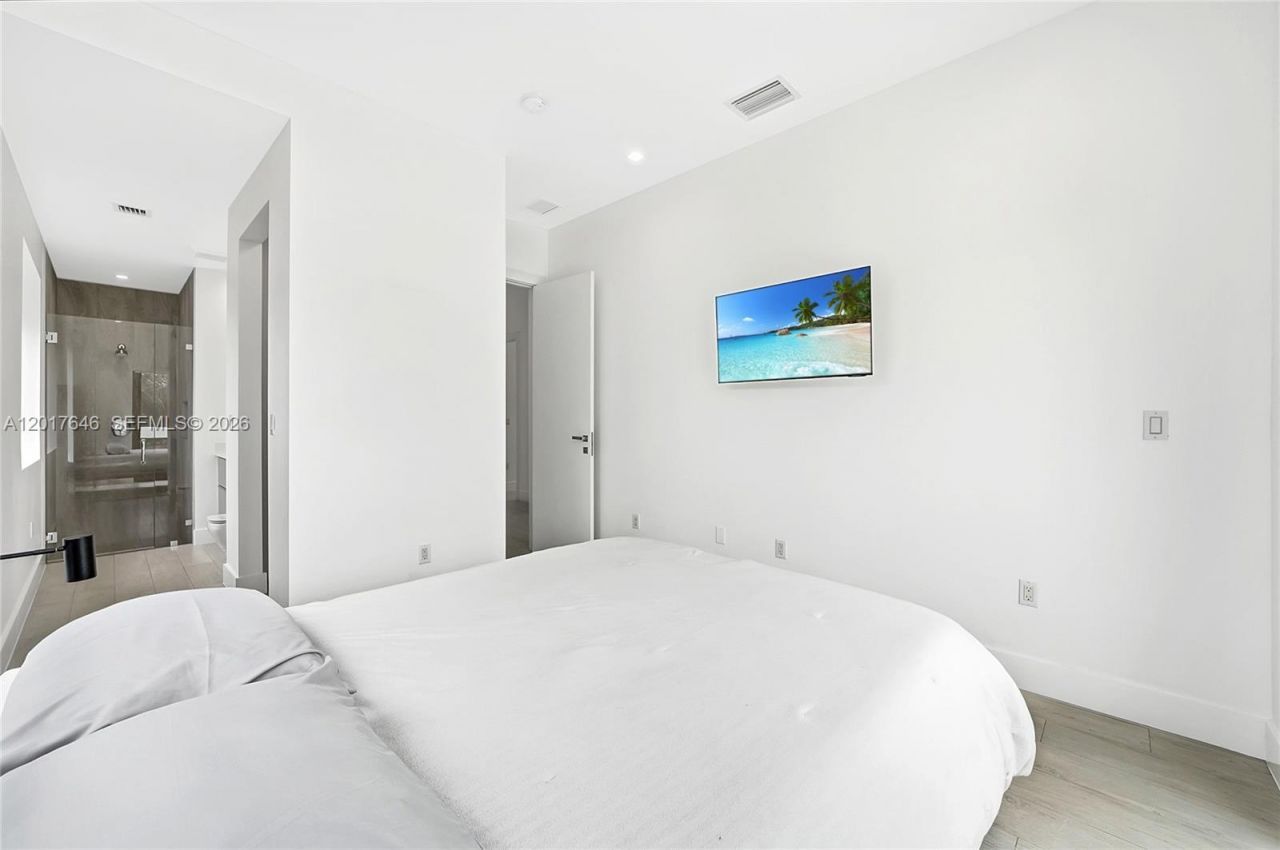 1311 Bay Dr , Miami Beach, FL 33141 Photo
