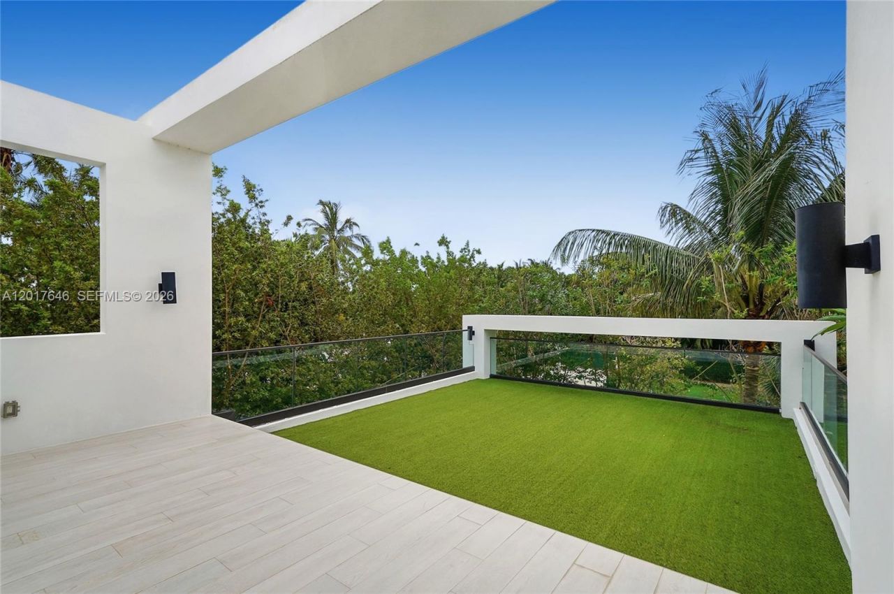 1311 Bay Dr , Miami Beach, FL 33141 Photo