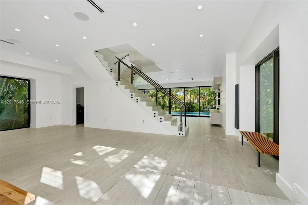 1311 Bay Dr , Miami Beach, FL 33141 Photo