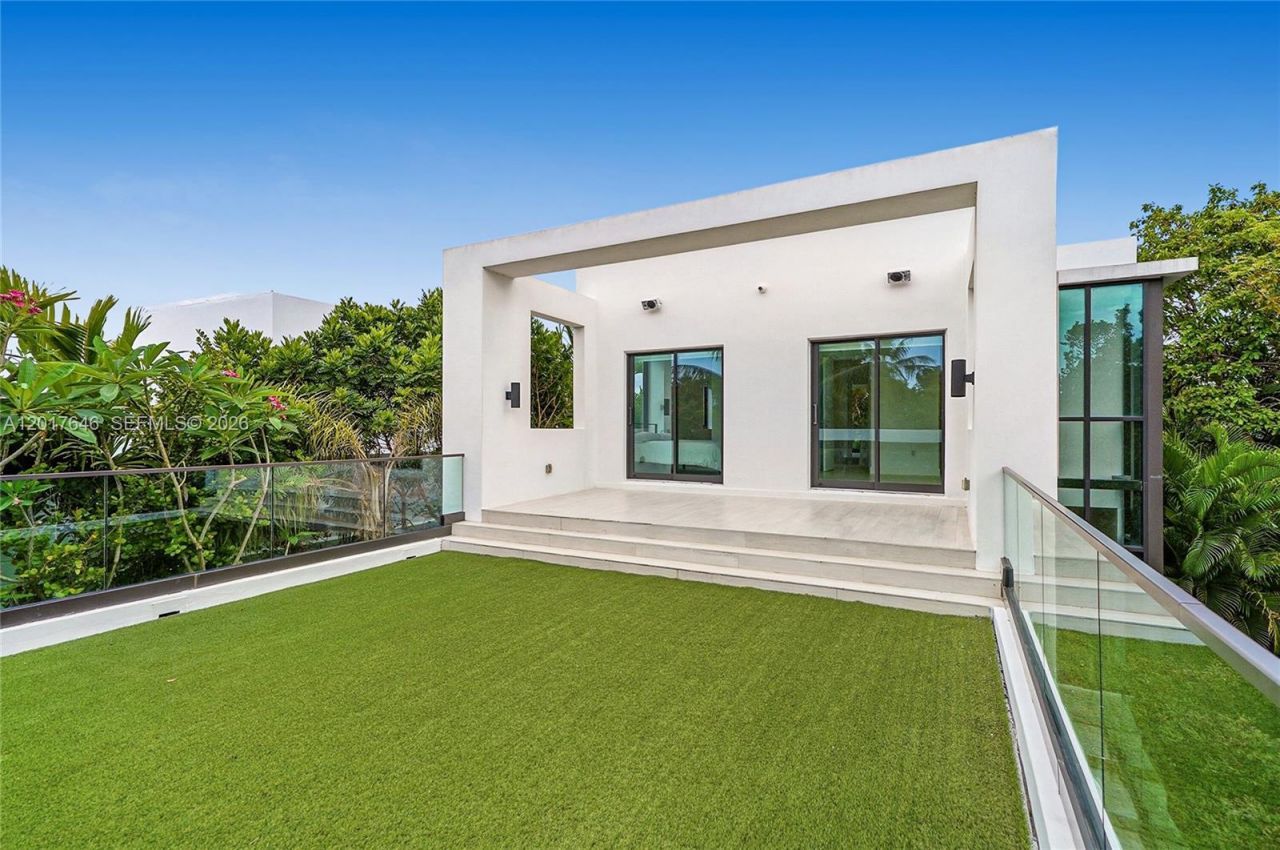 1311 Bay Dr , Miami Beach, FL 33141 Photo