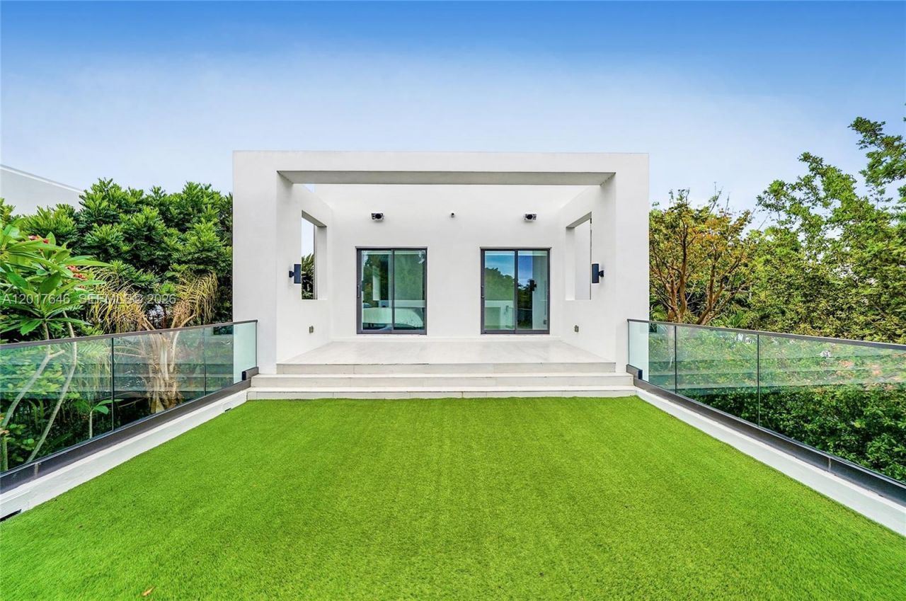 1311 Bay Dr , Miami Beach, FL 33141 Photo