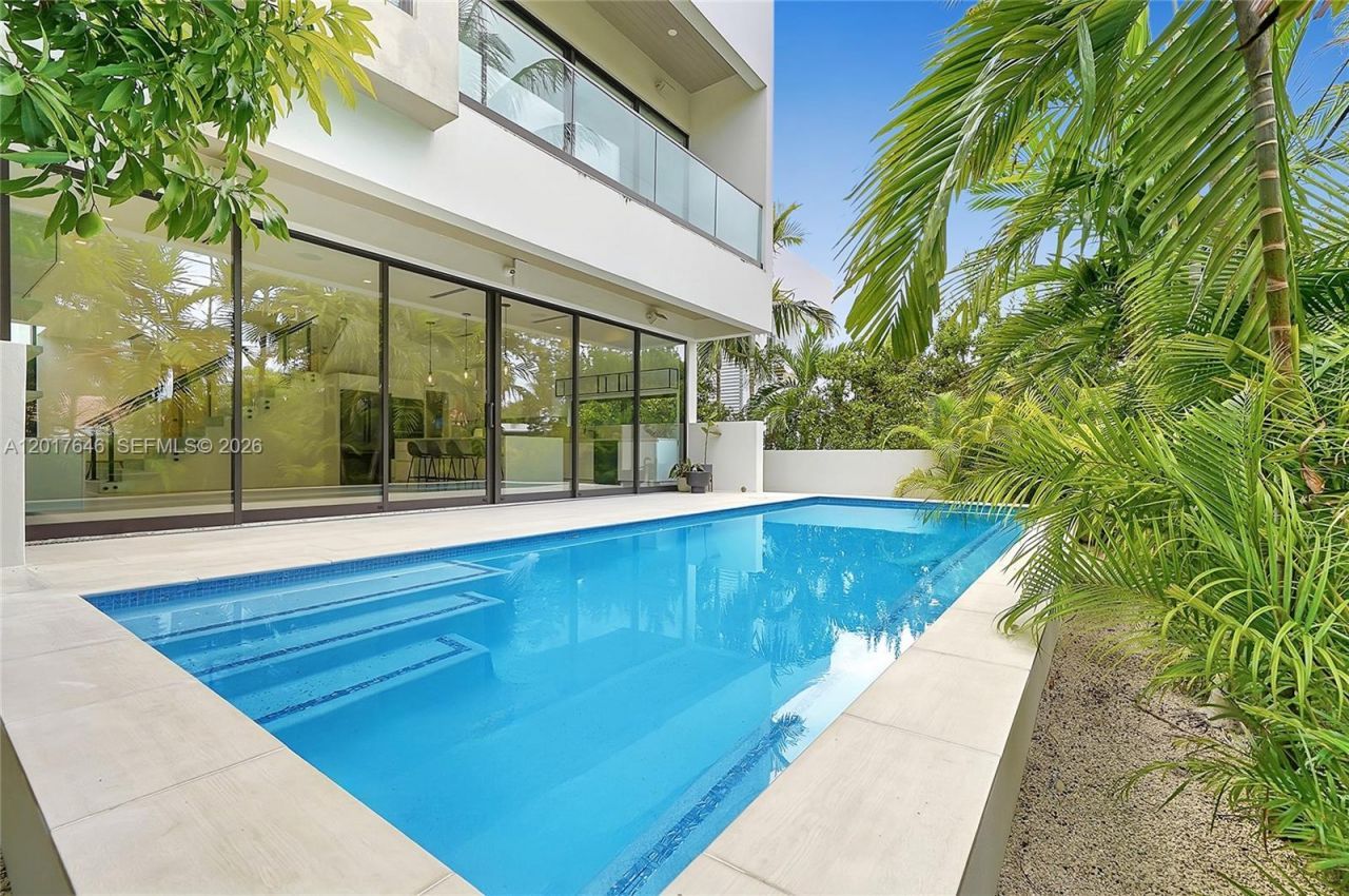 1311 Bay Dr , Miami Beach, FL 33141 Photo
