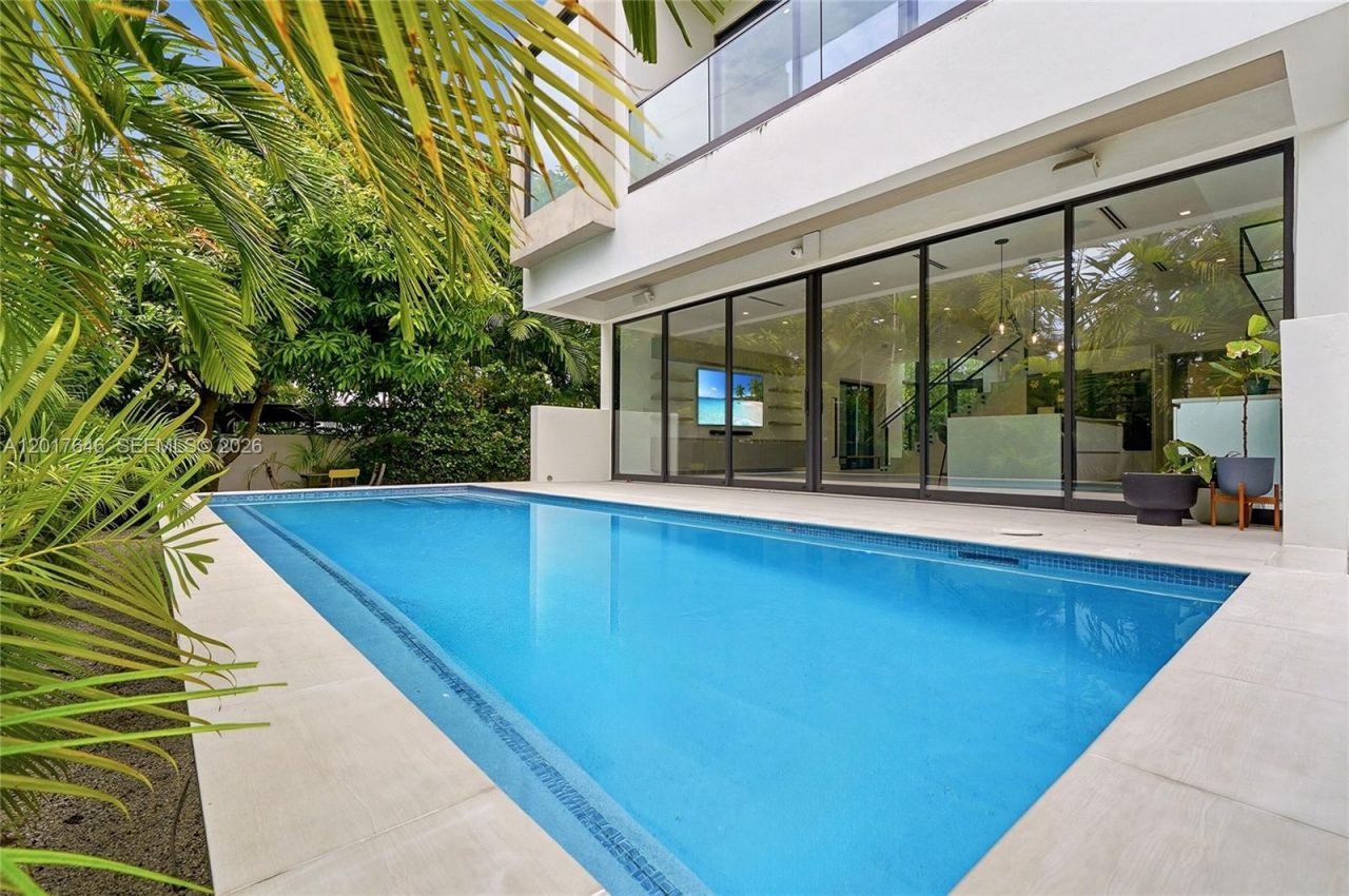 1311 Bay Dr , Miami Beach, FL 33141 Photo