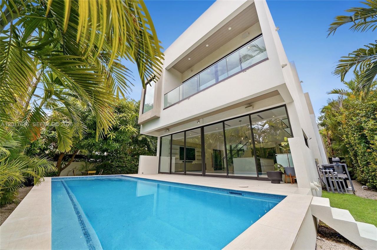 1311 Bay Dr , Miami Beach, FL 33141 Photo