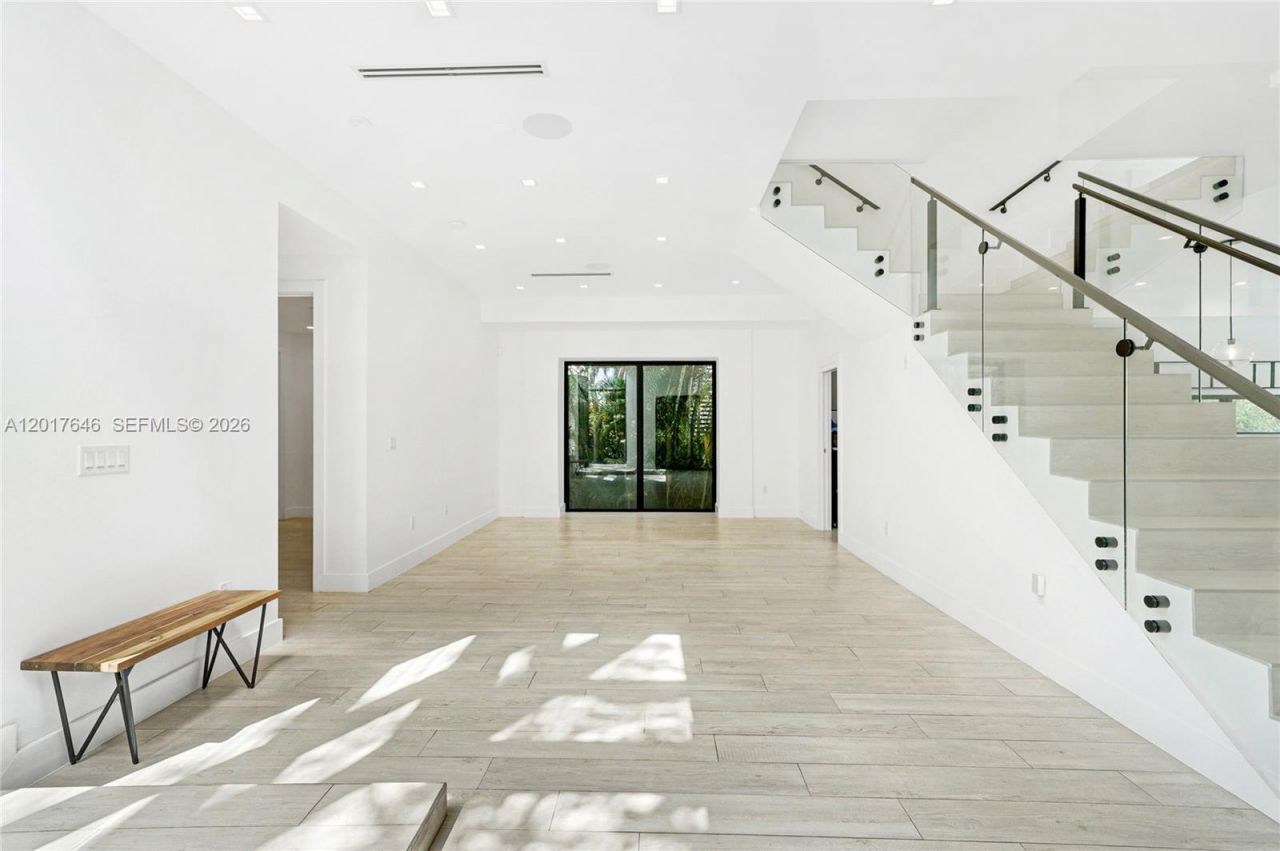 1311 Bay Dr , Miami Beach, FL 33141 Photo