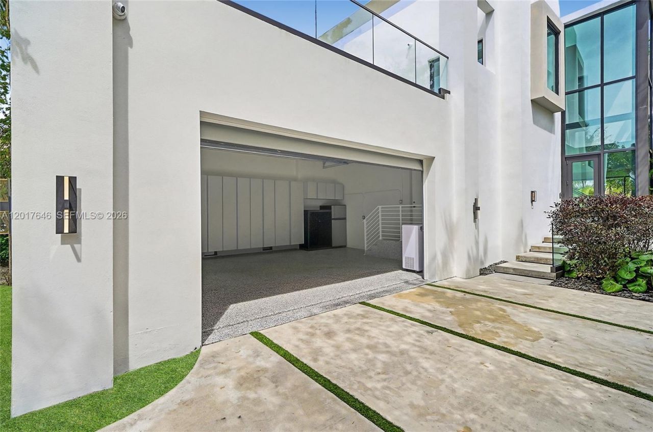 1311 Bay Dr , Miami Beach, FL 33141 Photo