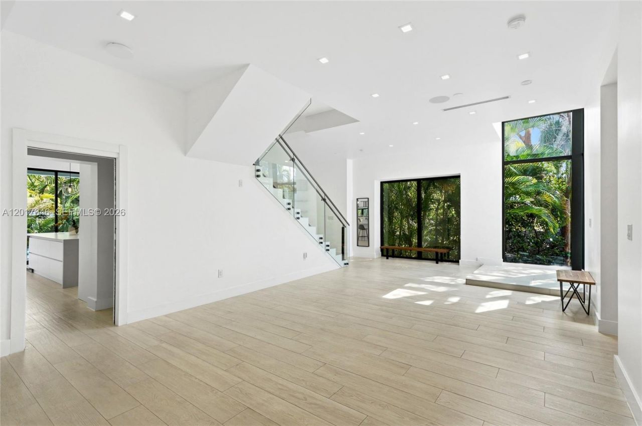 1311 Bay Dr , Miami Beach, FL 33141 Photo