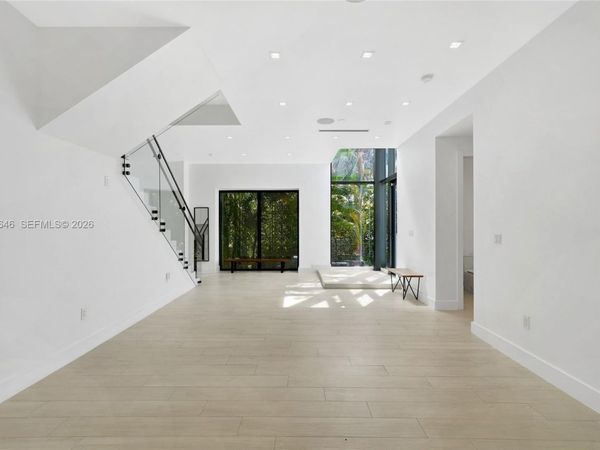 1311 Bay Dr , Miami Beach, FL 33141