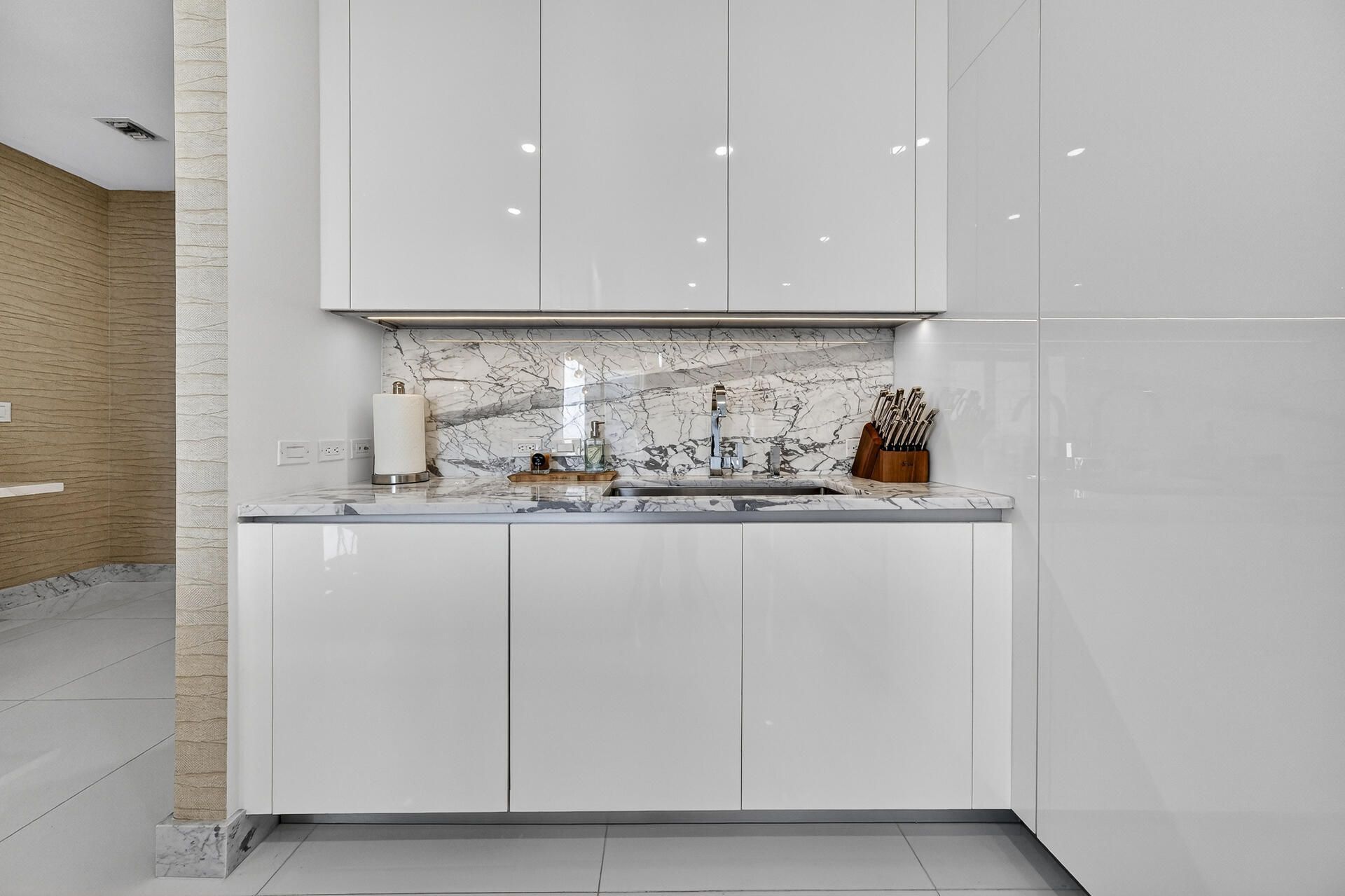 88 SW 7th St, Unit PH4202, Miami, FL 33130 Photo