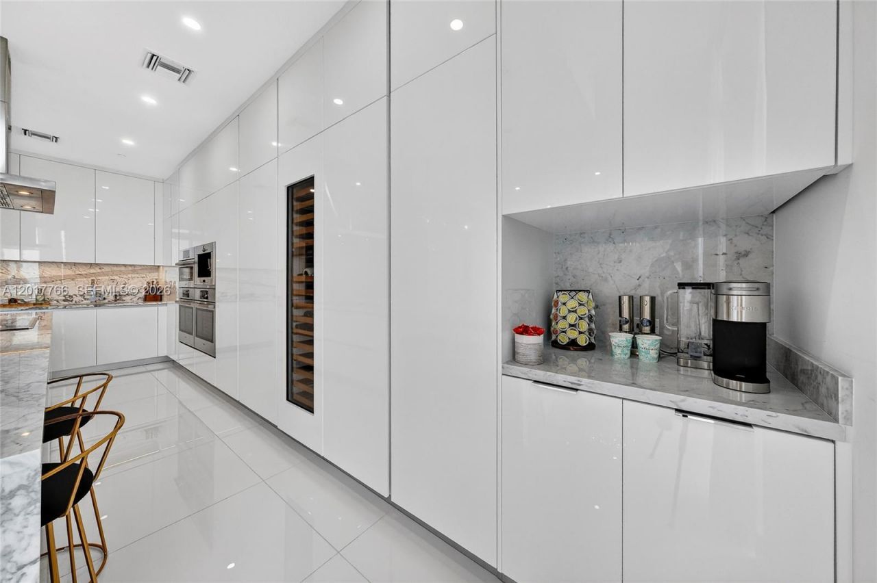 88 SW 7th St, Unit 4202, Miami, FL 33130 Photo