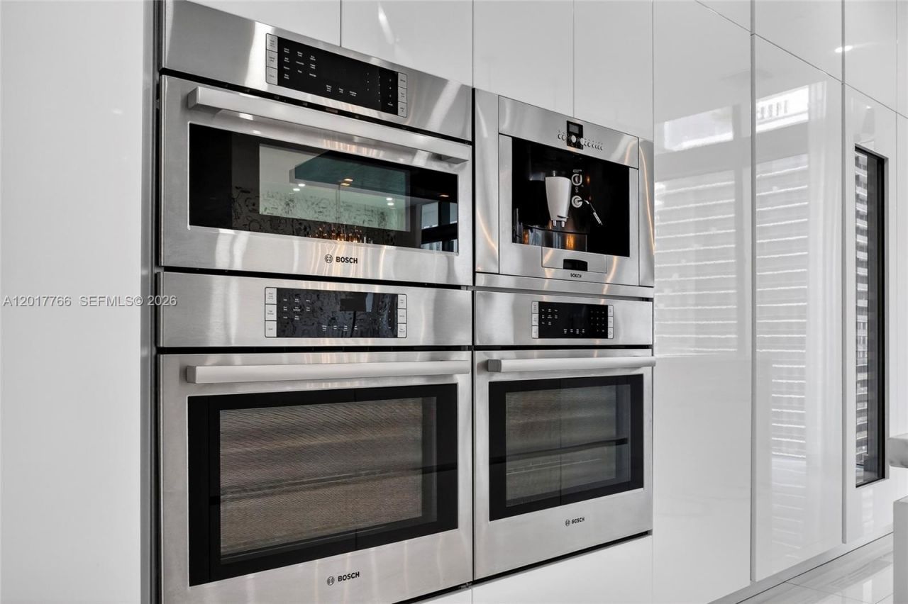 88 SW 7th St, Unit 4202, Miami, FL 33130 Photo
