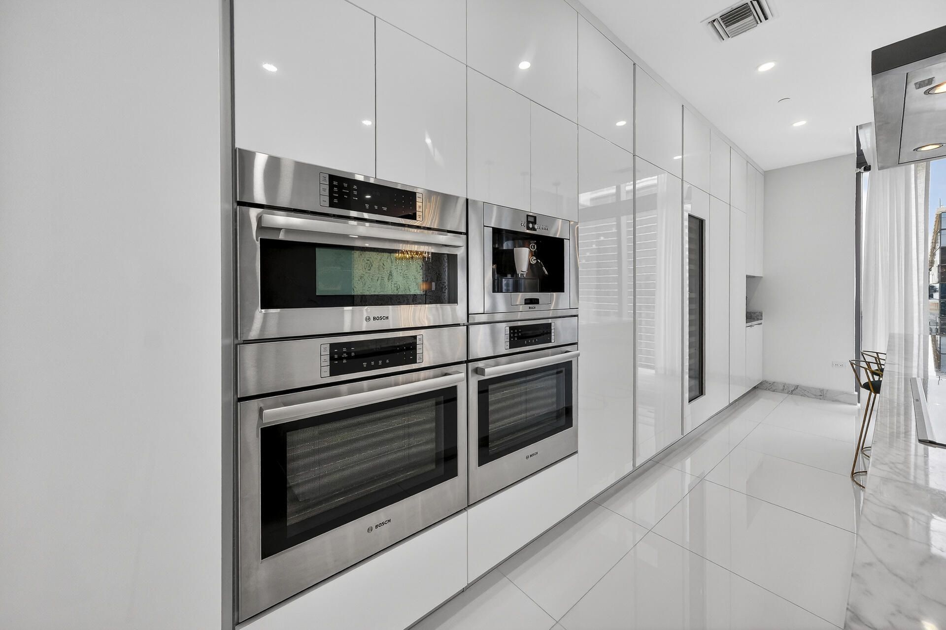 88 SW 7th St, Unit 4202, Miami, FL 33130 Photo