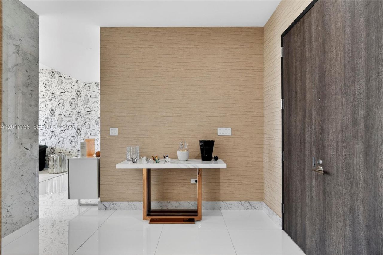 88 SW 7th St, Unit 4202, Miami, FL 33130 Photo