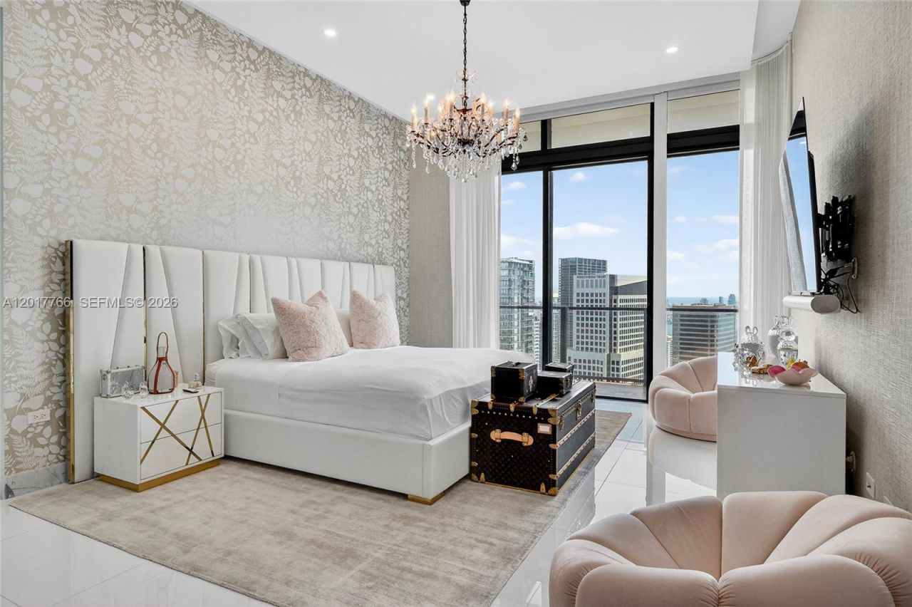 88 SW 7th St, Unit 4202, Miami, FL 33130 Photo