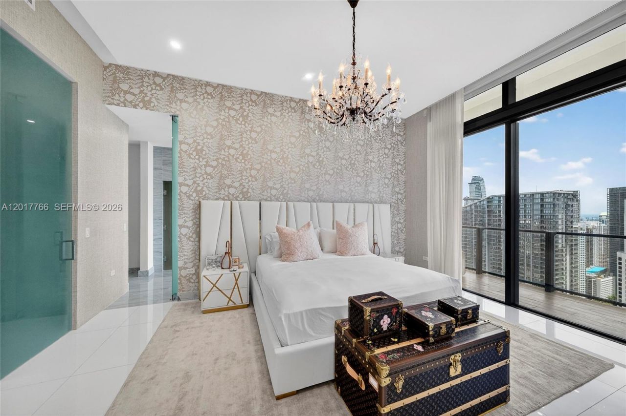 88 SW 7th St, Unit 4202, Miami, FL 33130 Photo