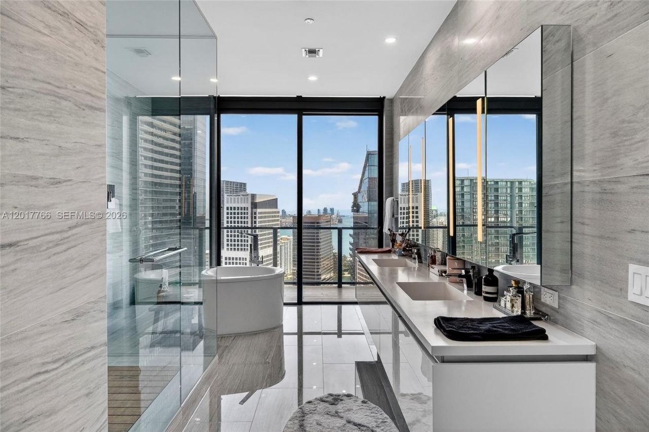 88 SW 7th St, Unit 4202, Miami, FL 33130 Photo