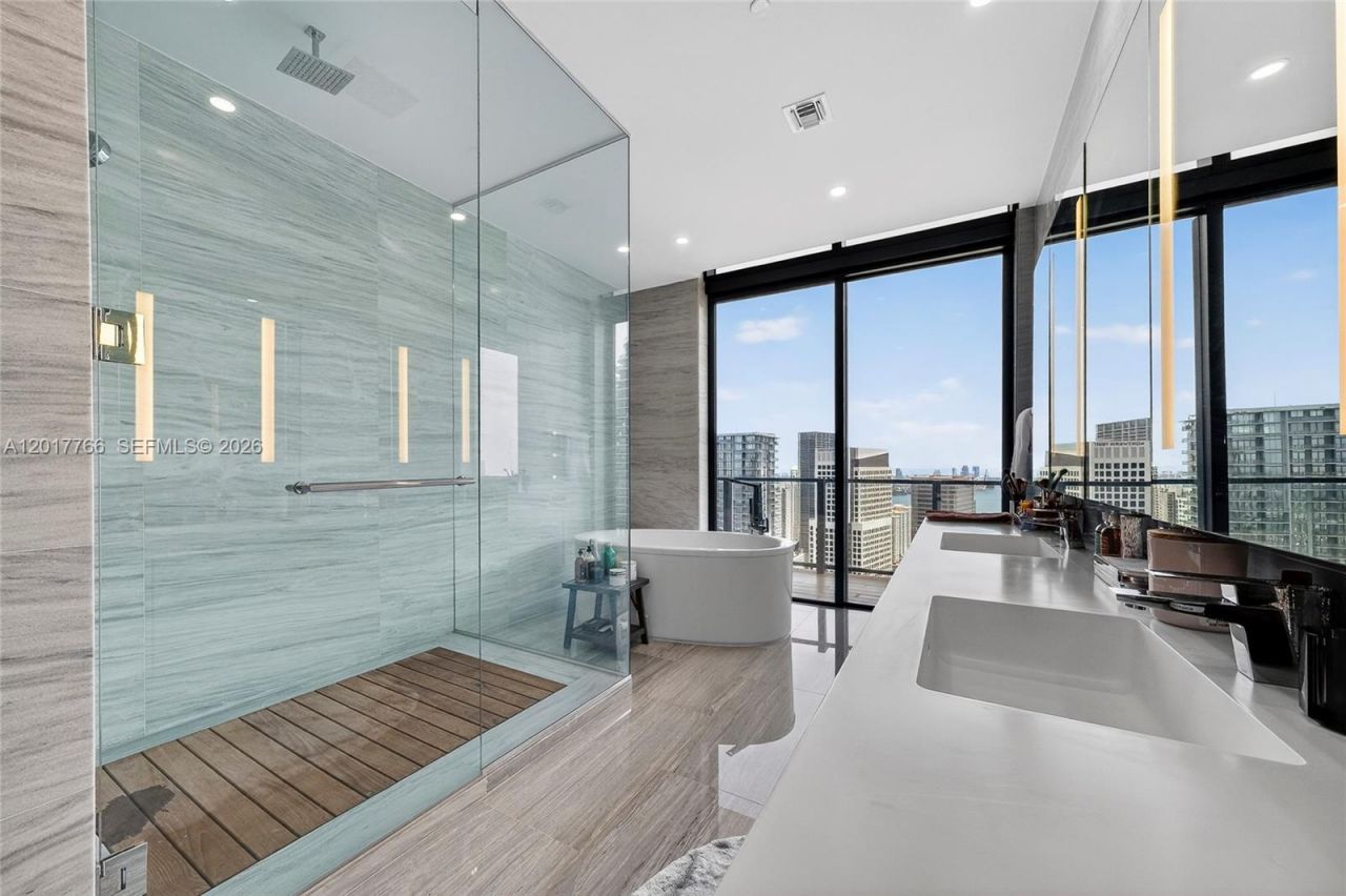 88 SW 7th St, Unit 4202, Miami, FL 33130 Photo