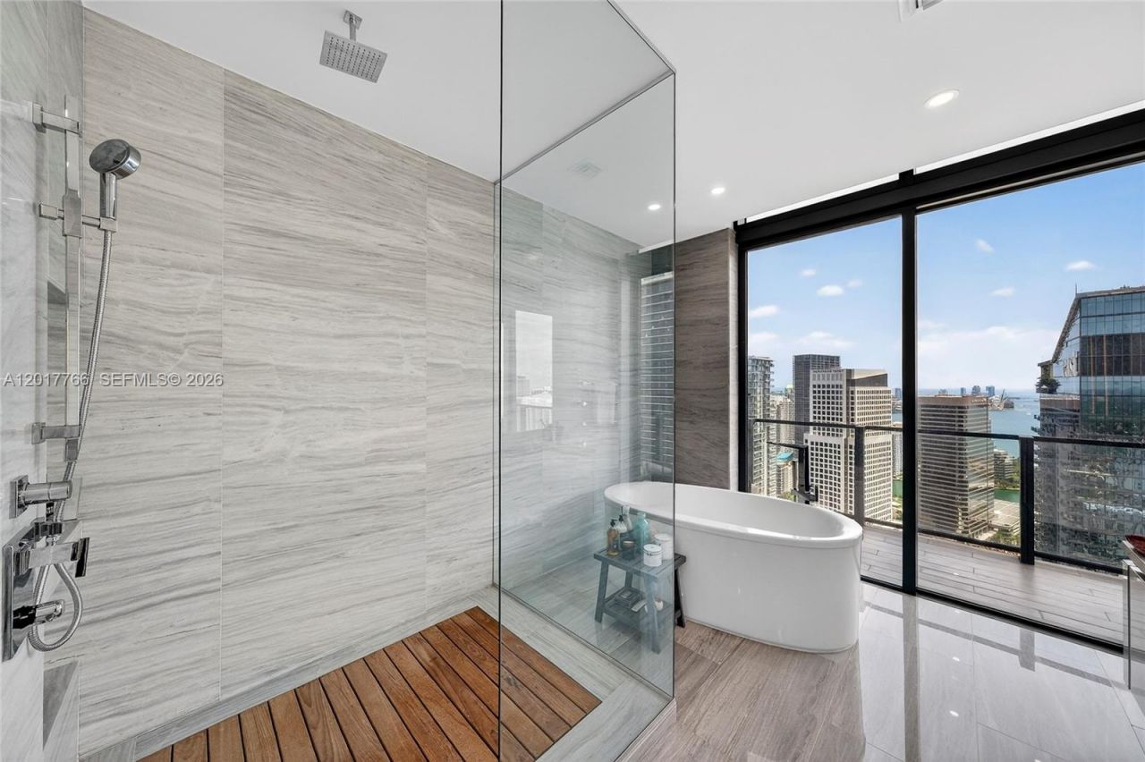 88 SW 7th St, Unit 4202, Miami, FL 33130 Photo