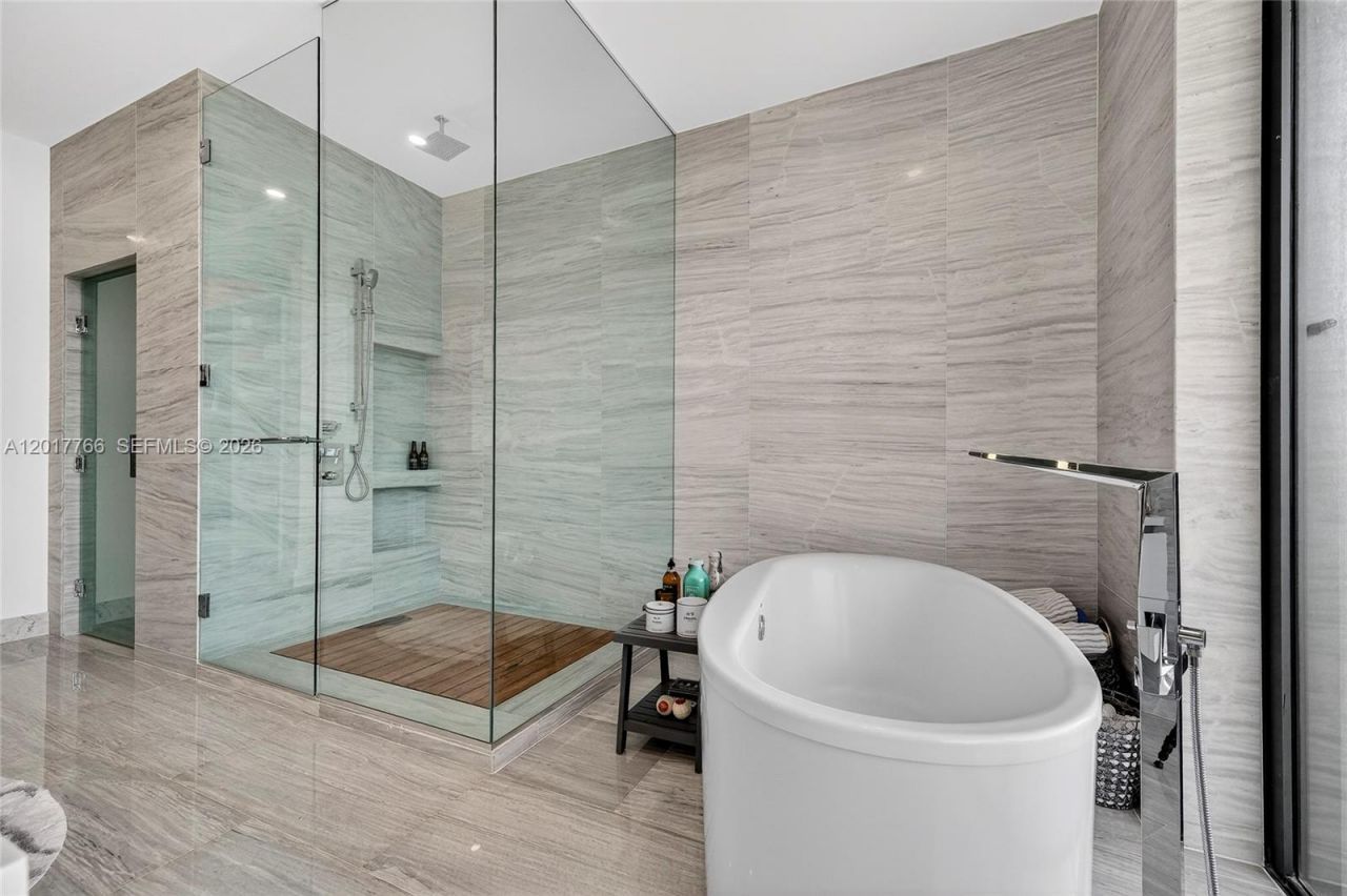 88 SW 7th St, Unit 4202, Miami, FL 33130 Photo