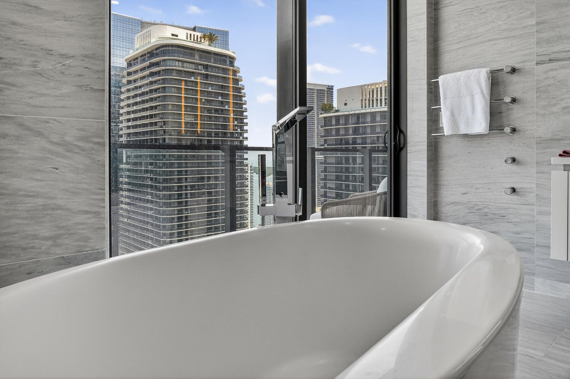 88 SW 7th St, Unit 4202, Miami, FL 33130 Photo