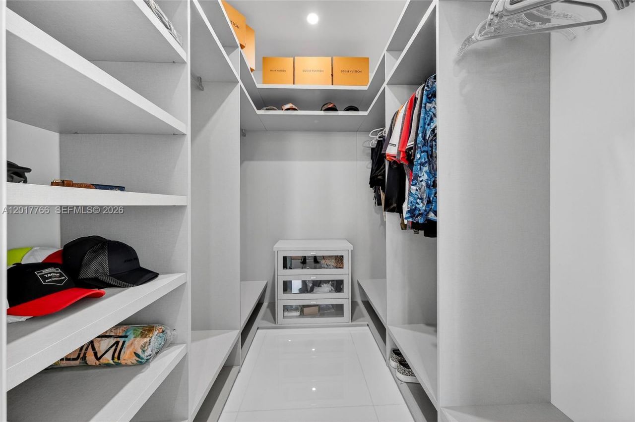 88 SW 7th St, Unit 4202, Miami, FL 33130 Photo