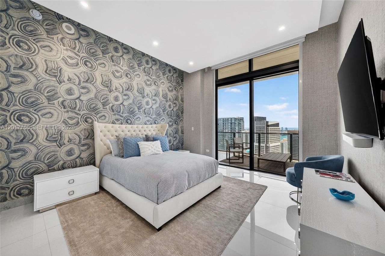 88 SW 7th St, Unit 4202, Miami, FL 33130 Photo