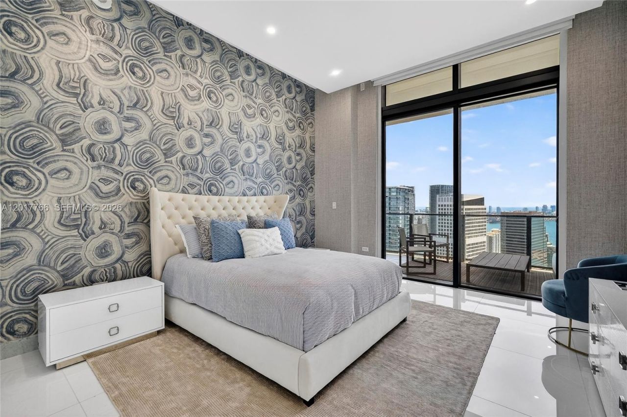 88 SW 7th St, Unit 4202, Miami, FL 33130 Photo