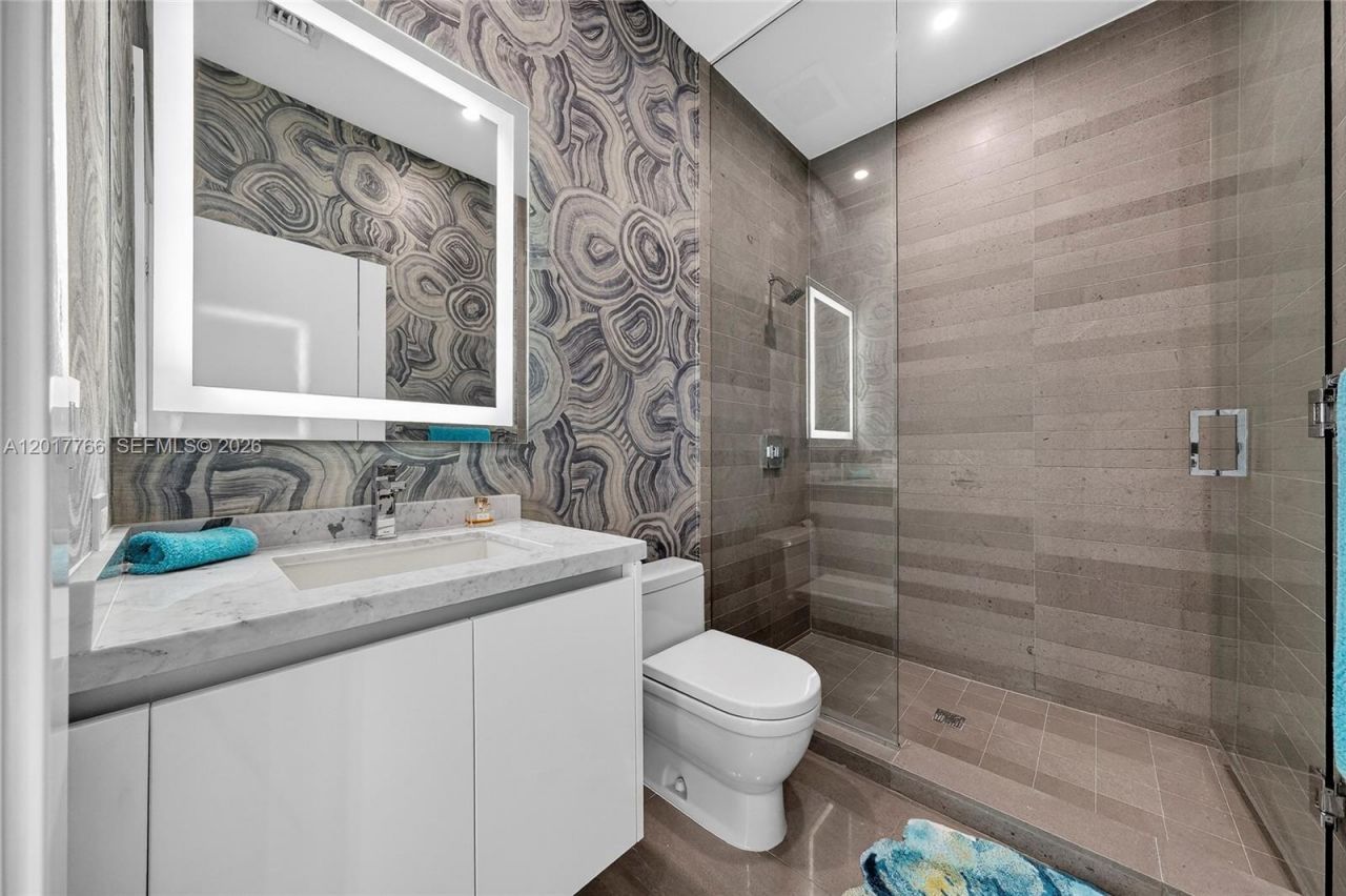 88 SW 7th St, Unit 4202, Miami, FL 33130 Photo