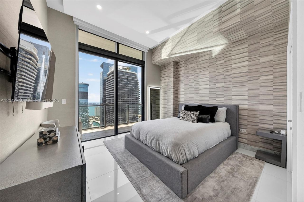 88 SW 7th St, Unit 4202, Miami, FL 33130 Photo