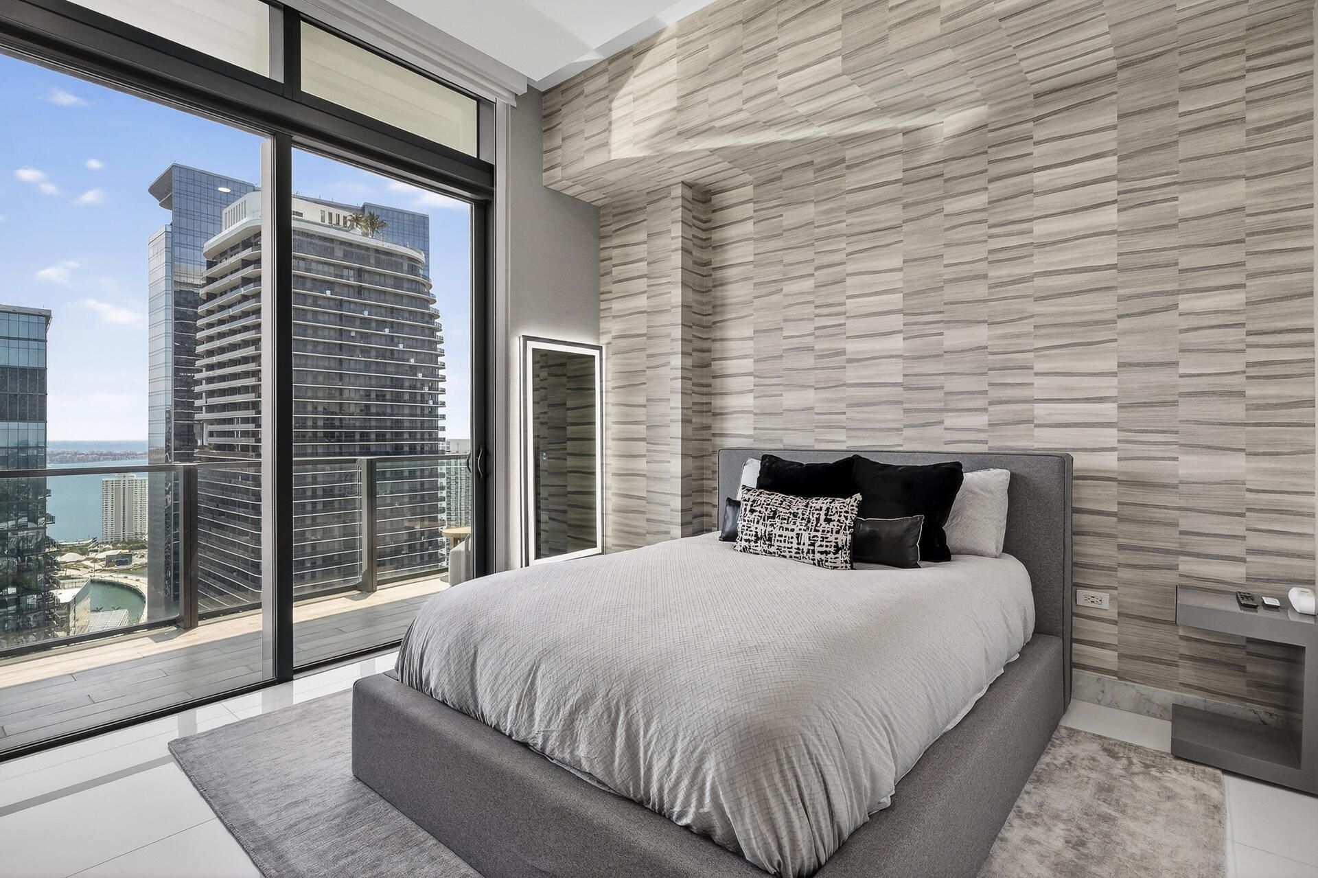 88 SW 7th St, Unit 4202, Miami, FL 33130 Photo