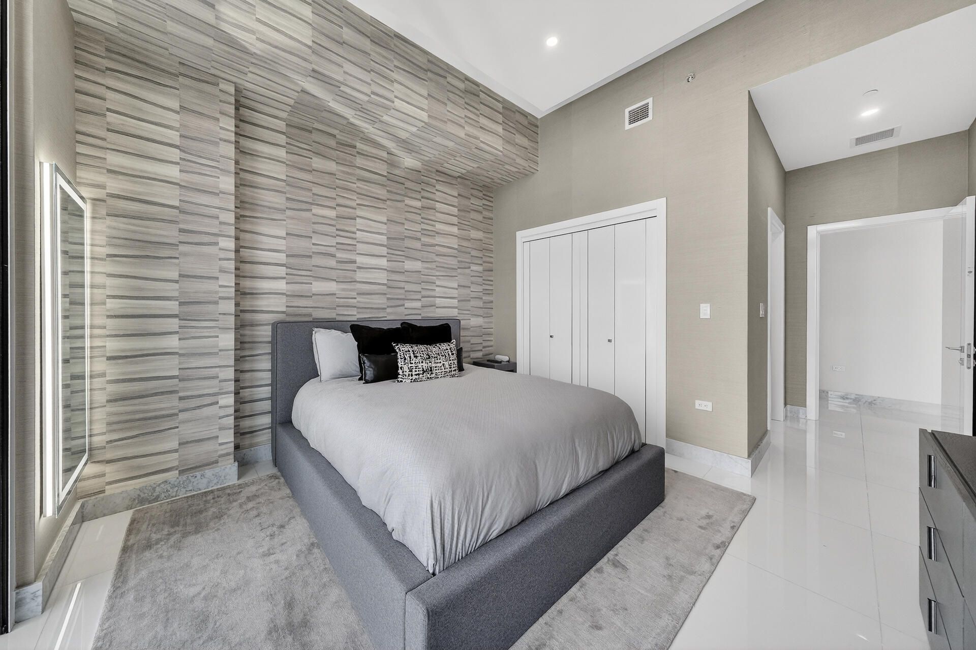 88 SW 7th St, Unit PH4202, Miami, FL 33130 Photo