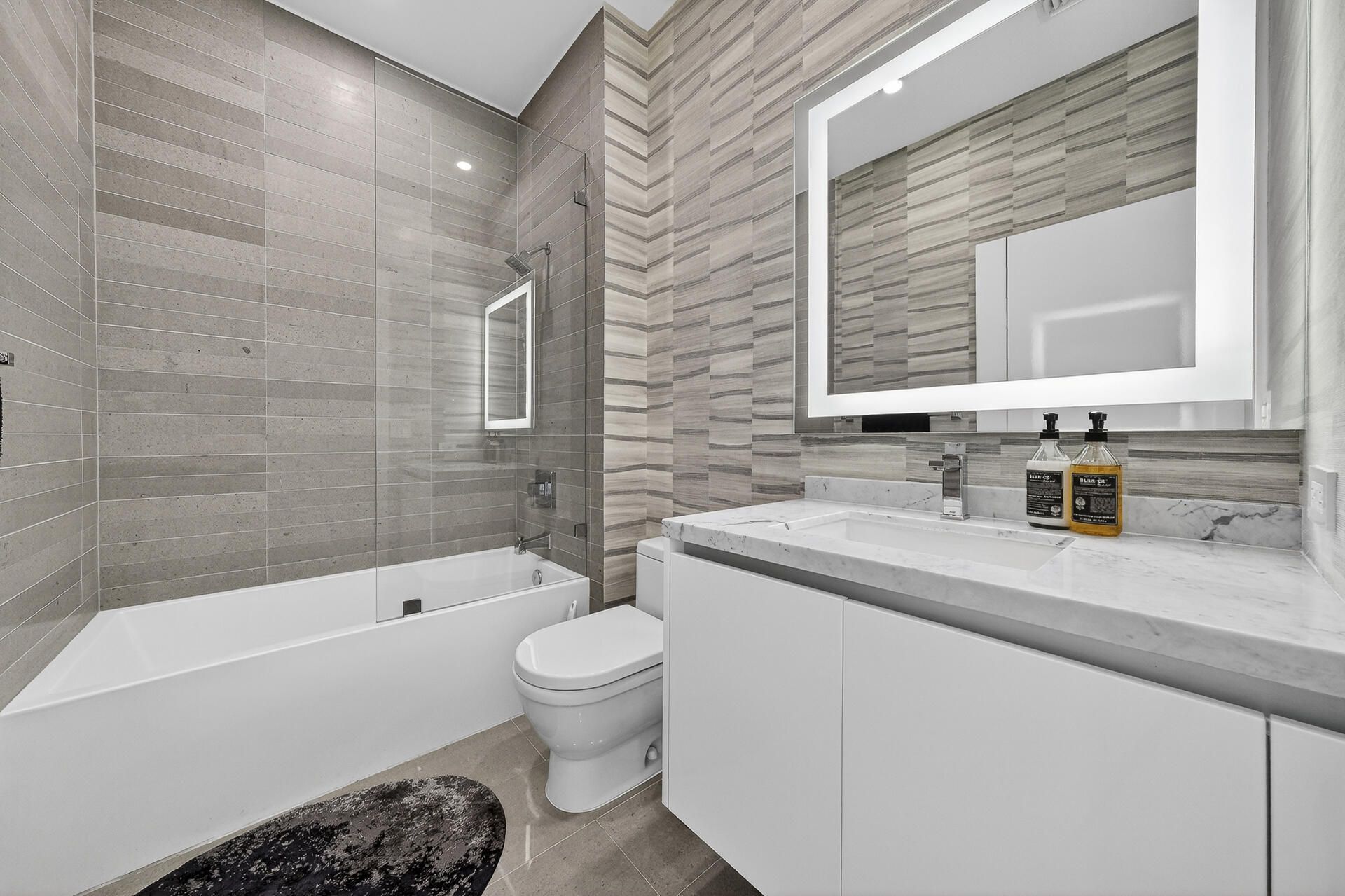 88 SW 7th St, Unit 4202, Miami, FL 33130 Photo
