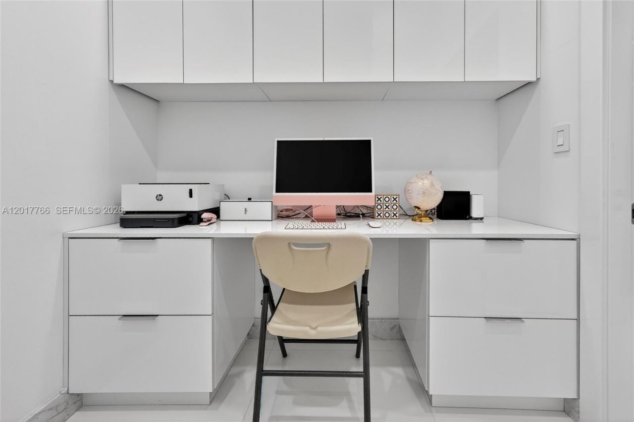 88 SW 7th St, Unit 4202, Miami, FL 33130 Photo
