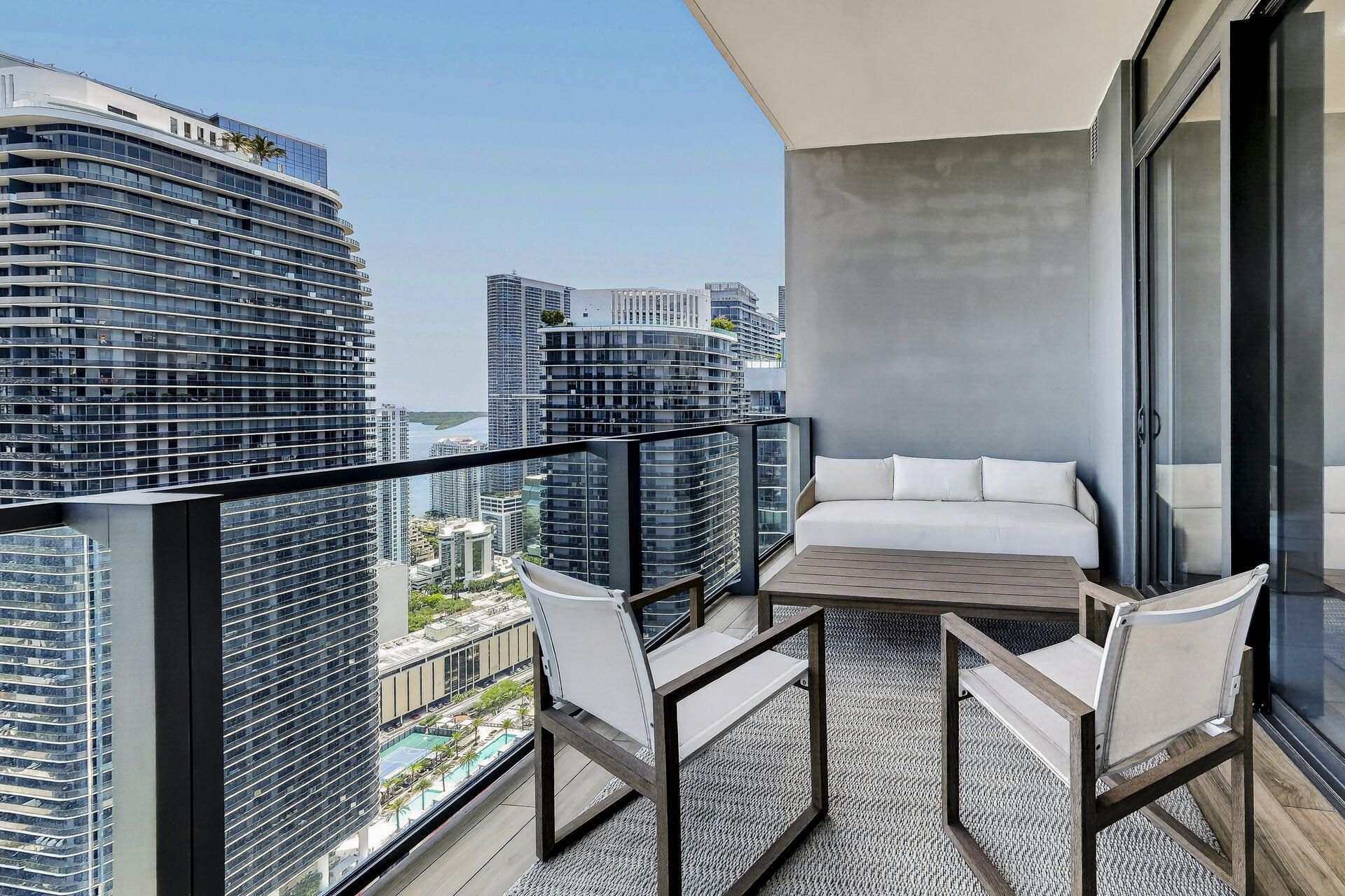 88 SW 7th St, Unit 4202, Miami, FL 33130 Photo