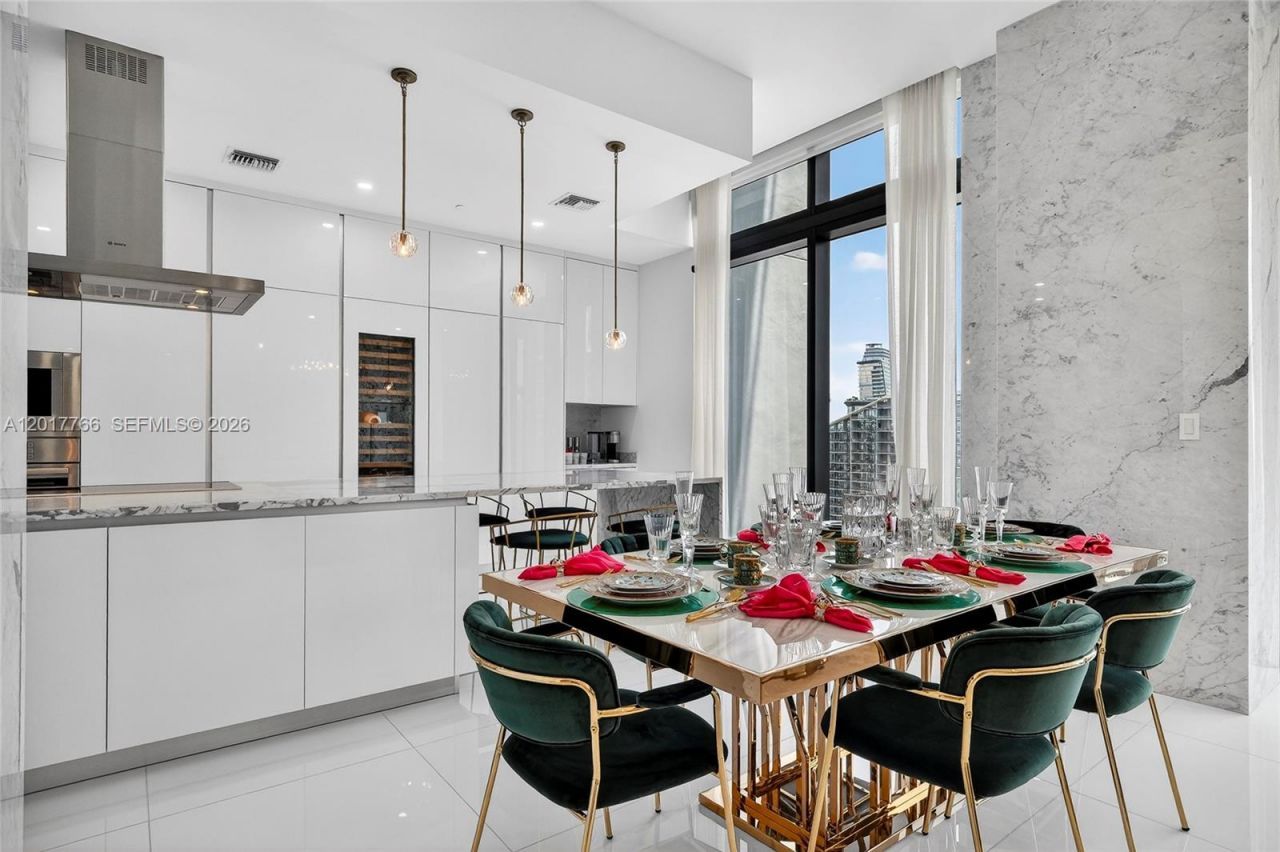 88 SW 7th St, Unit 4202, Miami, FL 33130 Photo