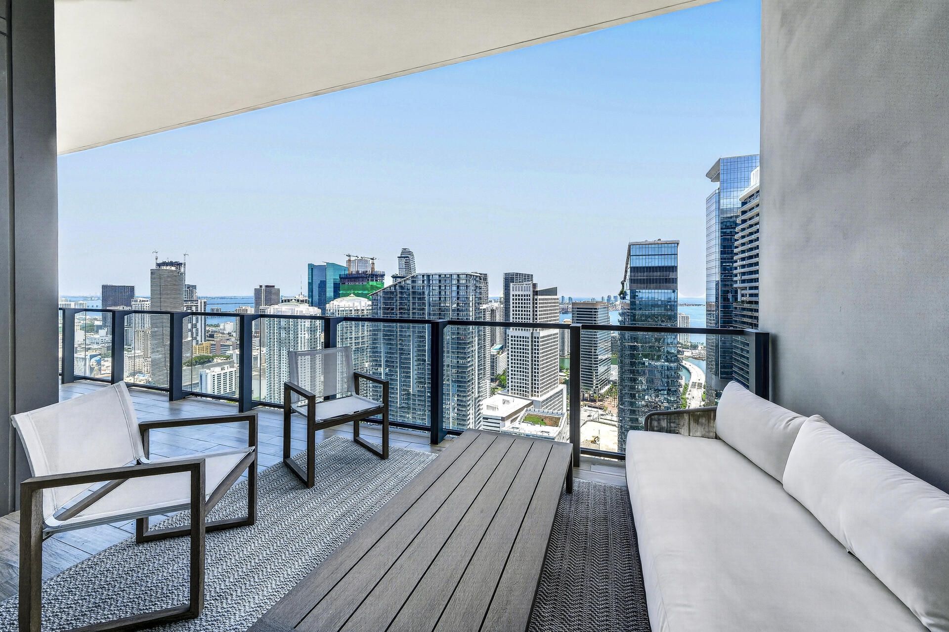 88 SW 7th St, Unit PH4202, Miami, FL 33130 Photo