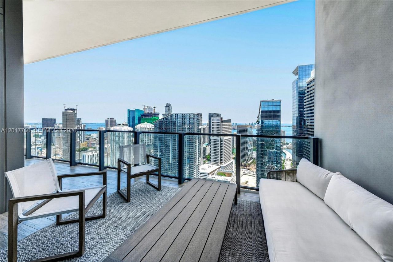 88 SW 7th St, Unit 4202, Miami, FL 33130 Photo