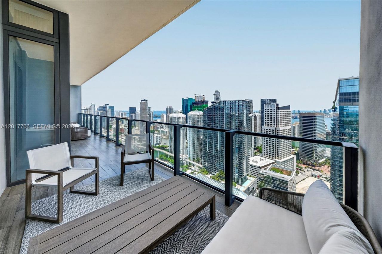 88 SW 7th St, Unit 4202, Miami, FL 33130 Photo