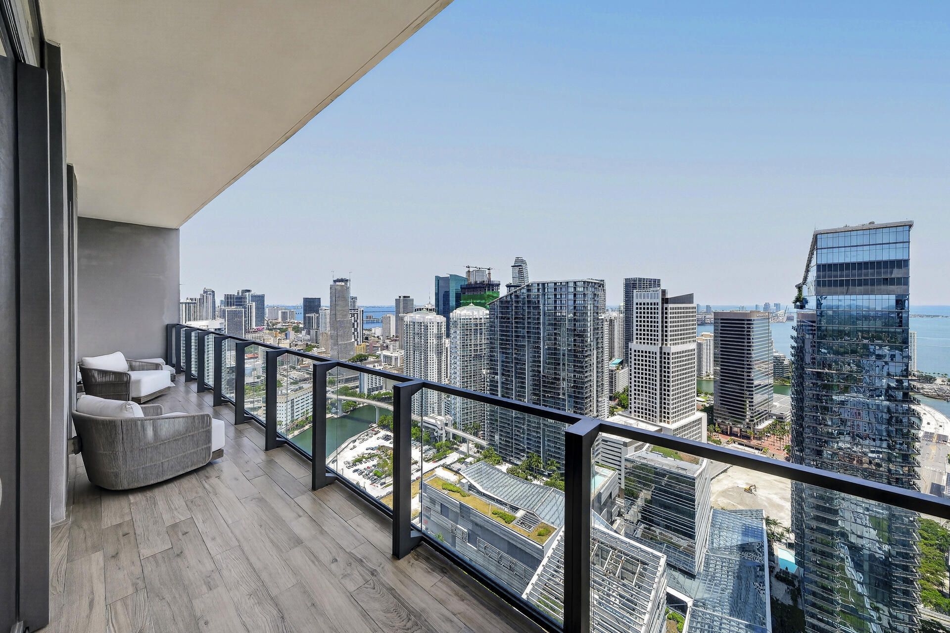 88 SW 7th St, Unit PH4202, Miami, FL 33130 Photo