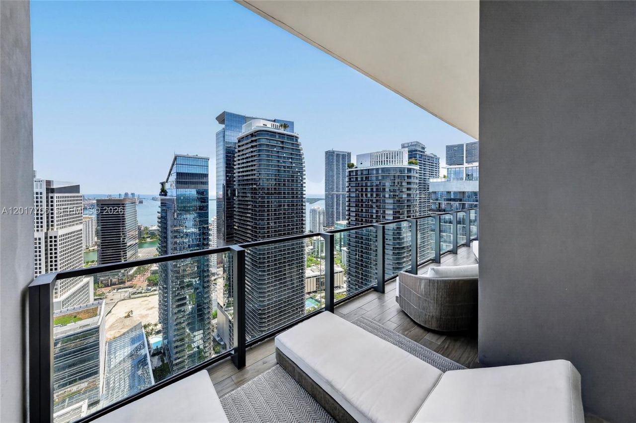 88 SW 7th St, Unit 4202, Miami, FL 33130 Photo
