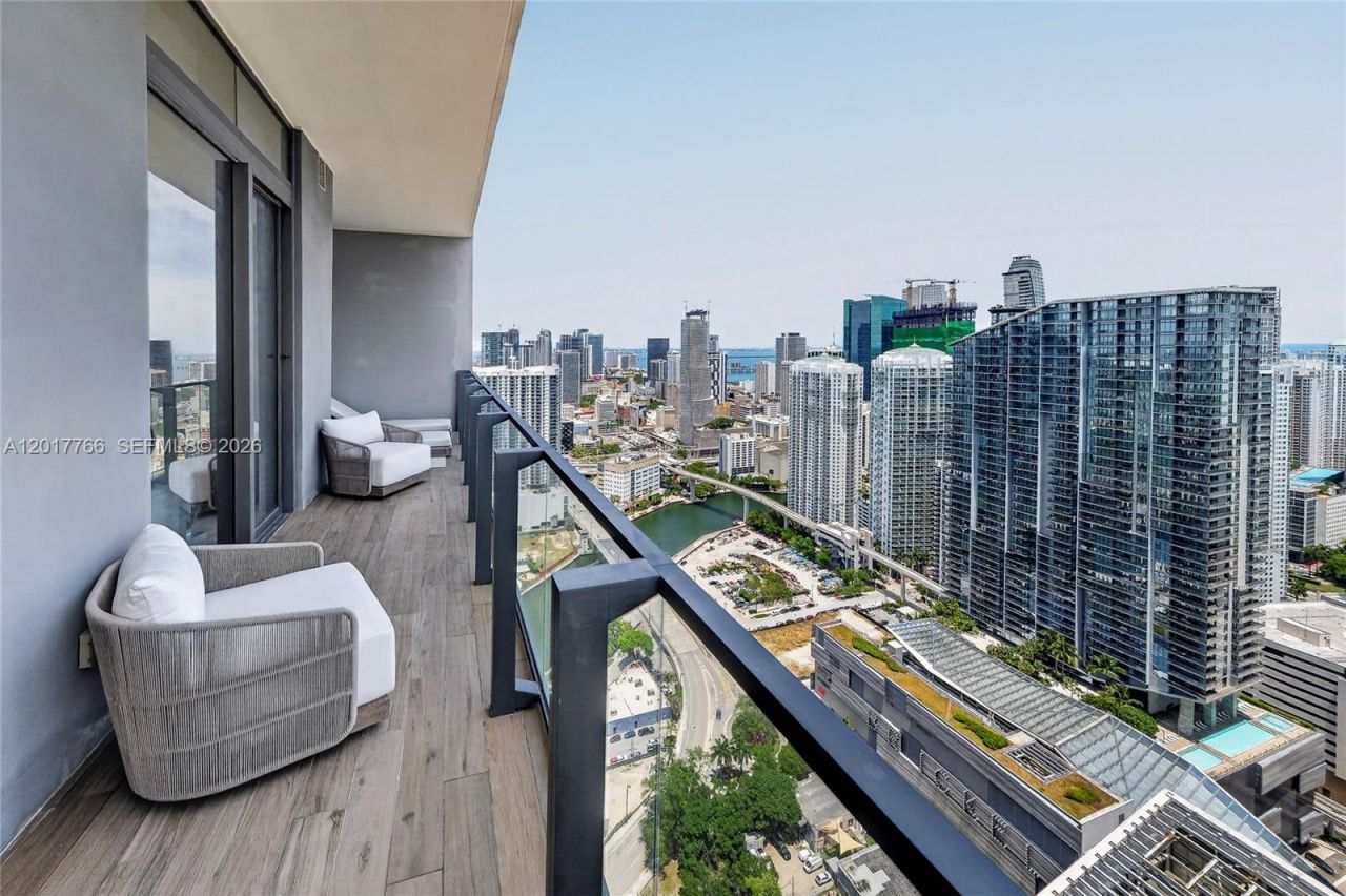 88 SW 7th St, Unit 4202, Miami, FL 33130 Photo