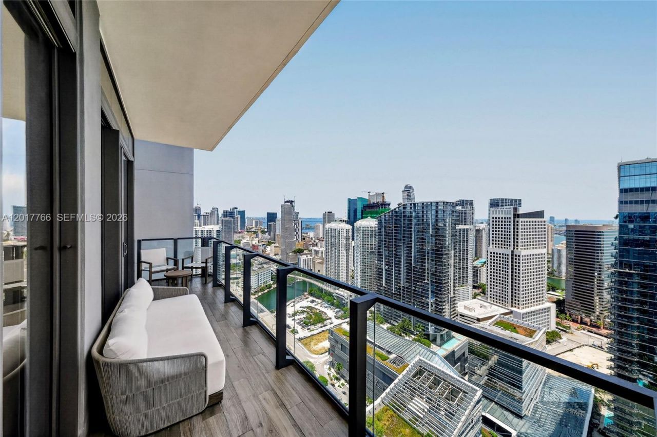 88 SW 7th St, Unit 4202, Miami, FL 33130 Photo