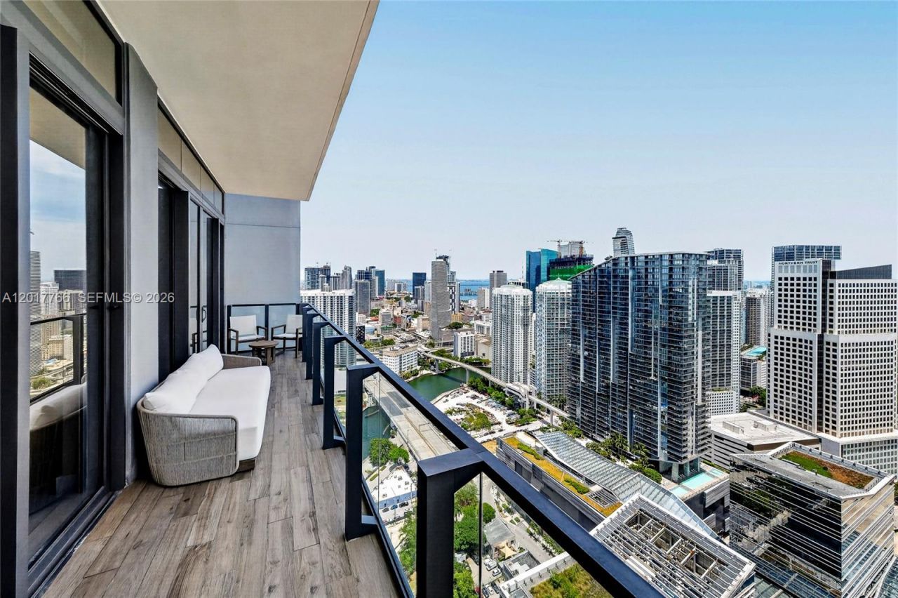 88 SW 7th St, Unit 4202, Miami, FL 33130 Photo