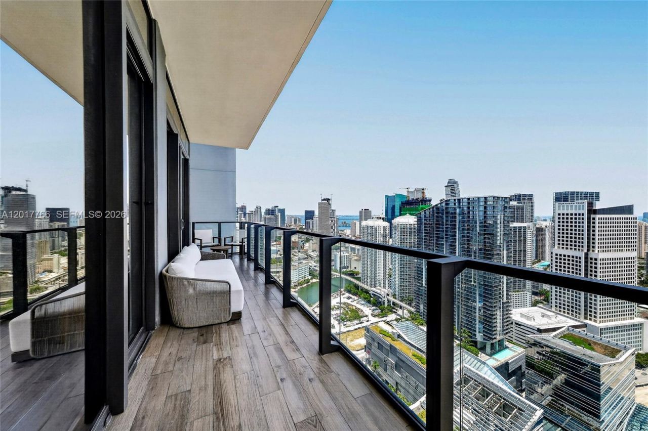 88 SW 7th St, Unit 4202, Miami, FL 33130 Photo