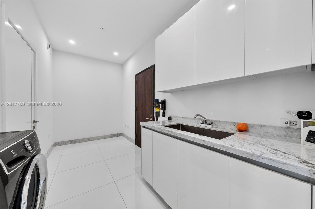 88 SW 7th St, Unit 4202, Miami, FL 33130 Photo