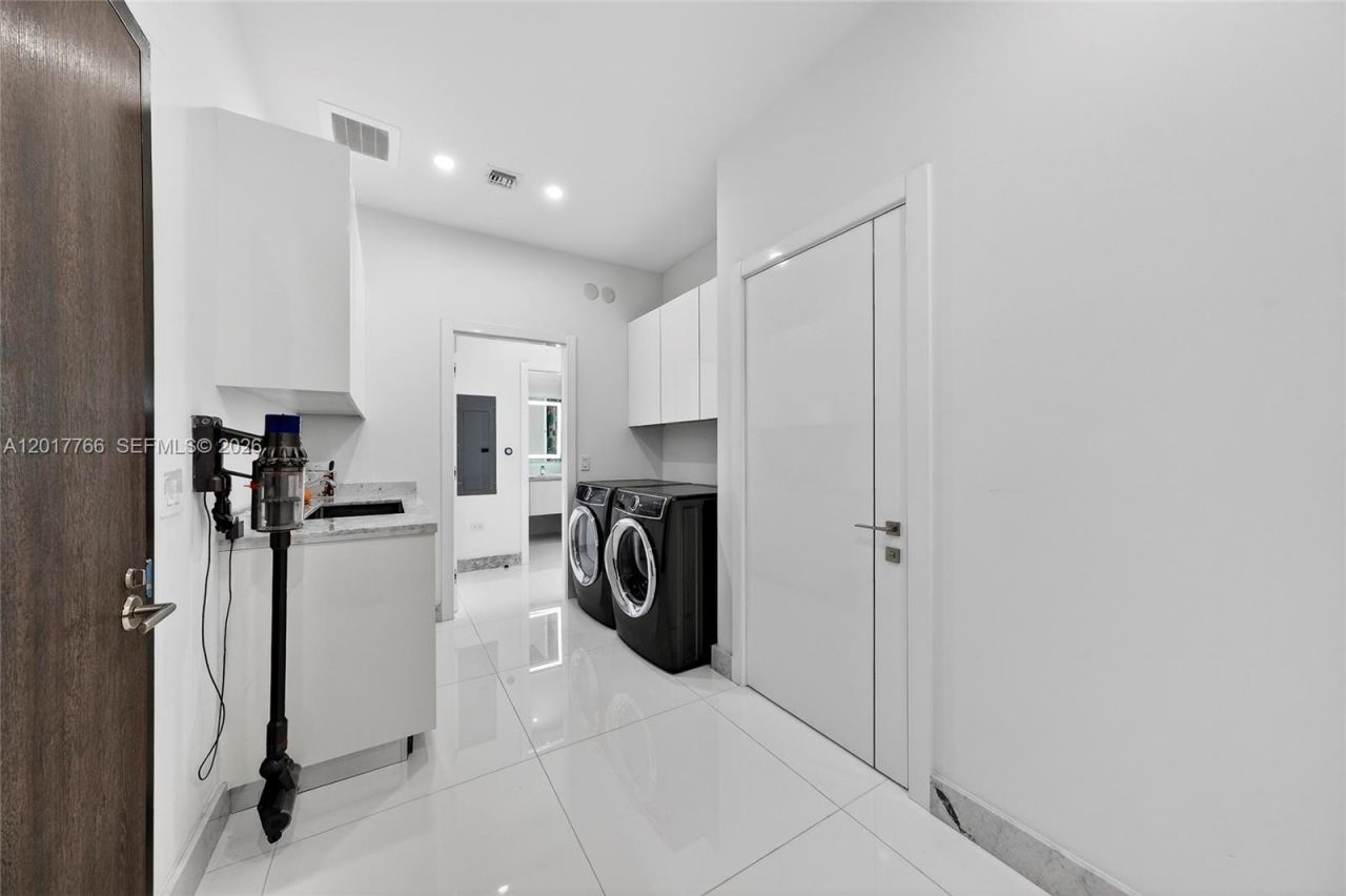88 SW 7th St, Unit 4202, Miami, FL 33130 Photo