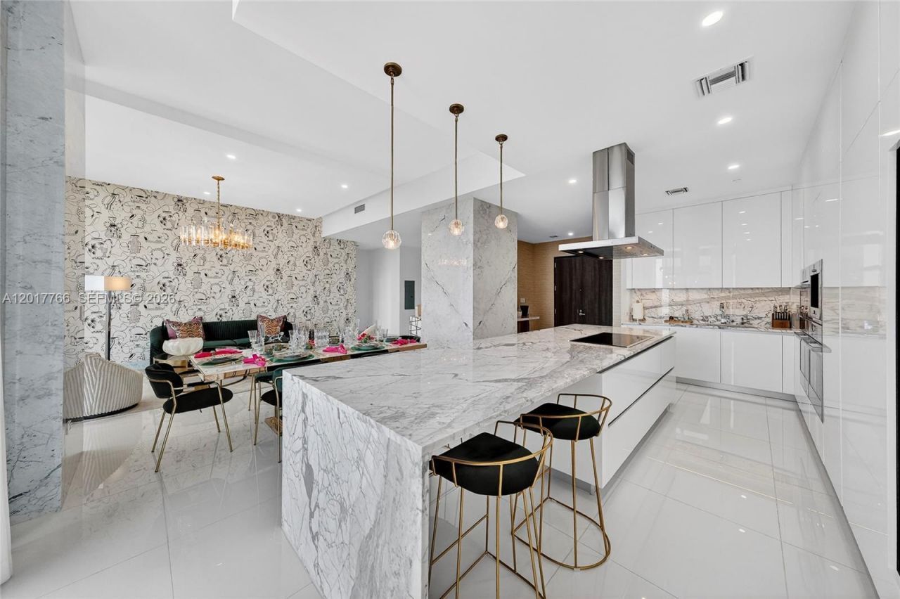 88 SW 7th St, Unit 4202, Miami, FL 33130 Photo