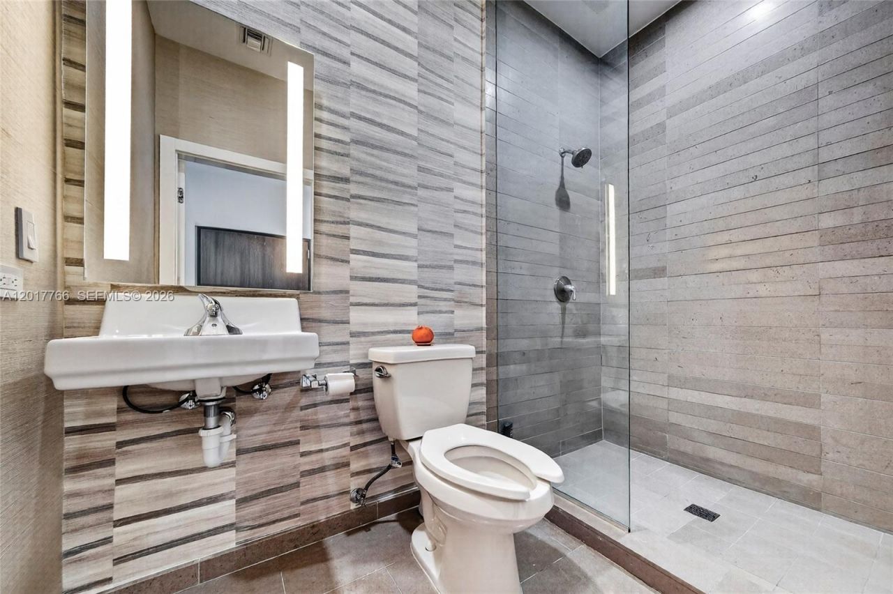 88 SW 7th St, Unit 4202, Miami, FL 33130 Photo