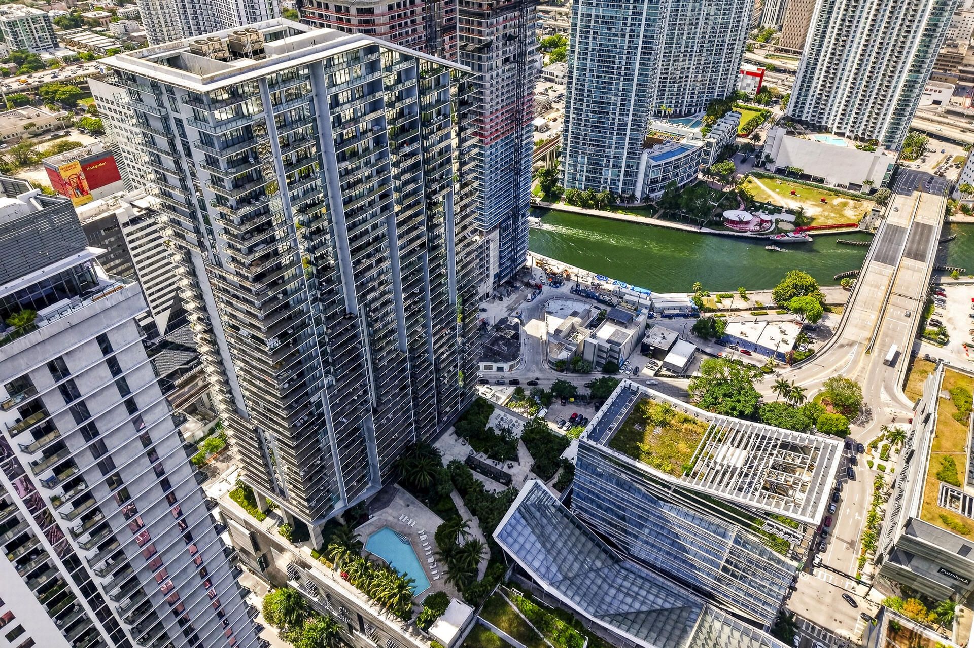 88 SW 7th St, Unit PH4202, Miami, FL 33130 Photo